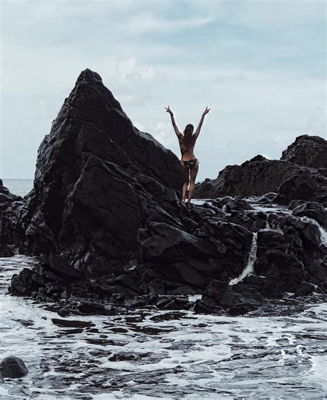 Halle Berry Bikini Booty From A Distance On Vacation Of The Day Drunkenstepfather