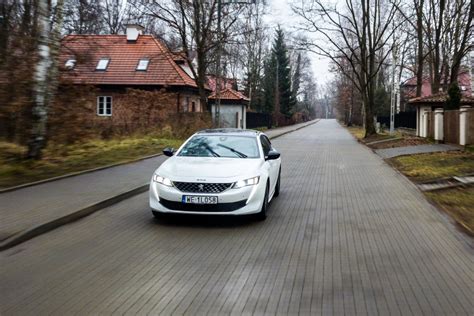 Peugeot 508 SW Hybrid 225 KM Ile pali hybryda z nienaładowanym