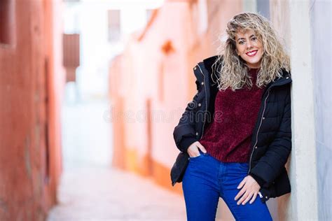 Jeune Femme Blonde Maigre Dans Le Bikini Noir Image Stock Image Du People Black