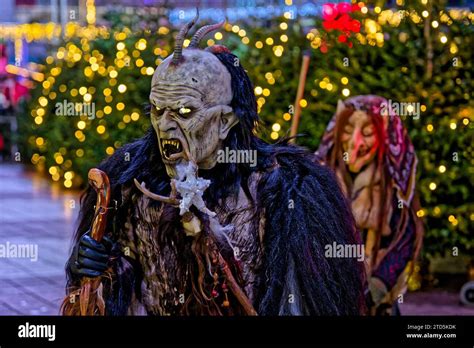 Bestien Und Hexen Am Flughafen M Nchen Der Perchtenlauf Von Den