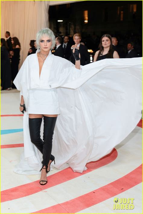 Photo Cara Delevingne Honors Karl Lagerfeld At Met Gala Photo