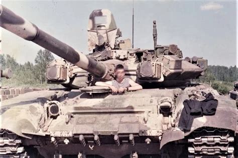 T-72UB with Shtora-1 APS, 1991. It is said that only 5 of these tanks ...