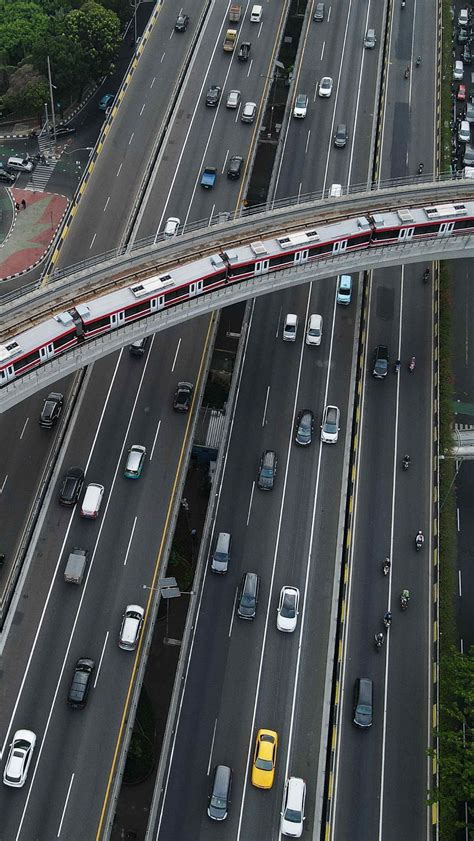 Foto Melihat Detail Jembatan Lengkung Lrt Jabodebek Di Kawasan