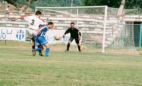 E trishtë Futbolli shqiptar në zi ndahet nga jeta ish sulmuesi i