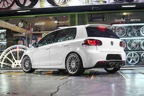 Volkswagen Golf R VI White Enkei RS05RR Wheel Front