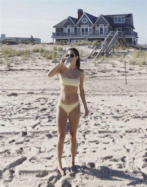 Kaitlan Collins In A Bikini Showing Off Her Very Sexy Belly Button R