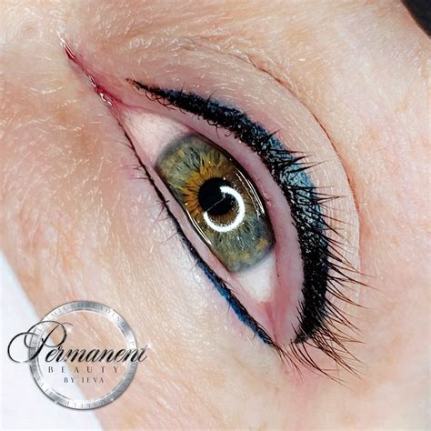 Top And Bottom Eyeliner Tattoo With Added Turquoise Colour ð Bottom Eyeliner Tattoo Shading