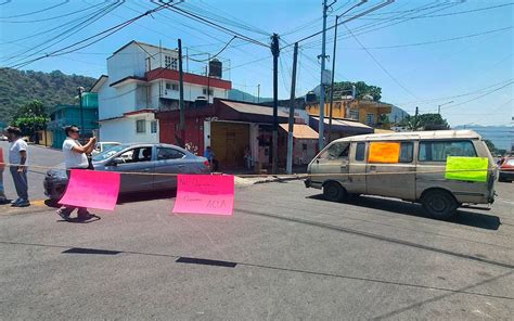 Vecinos De Los Censos Bloquean Calle De Orizaba Exigen Suministro De