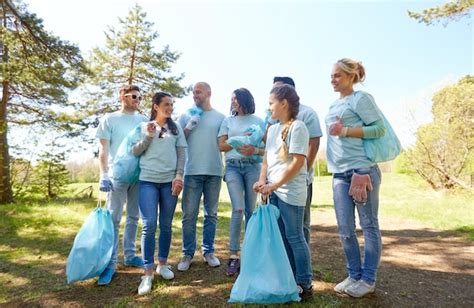 Concepto De Voluntariado Caridad Personas Y Ecolog A J Venes