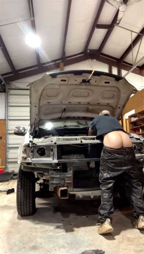 Mechanic Ass ThisVid