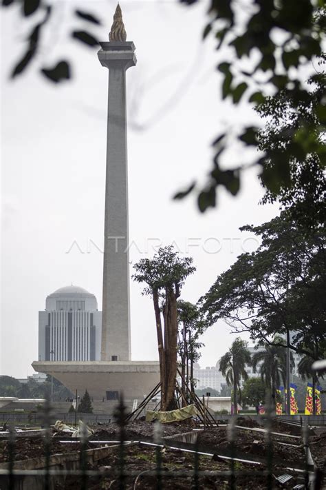 PENANAMAN POHON DI LOKASI REVITALISASI MONAS ANTARA Foto