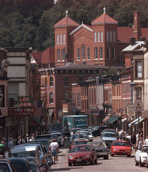 9 Charming Towns Across America To Visit This Fall Wtop News