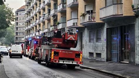 Torino Incendio In Un Appartamento Trovato Il Cadavere Di Una Donna