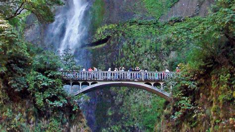 Multnomah Falls and Lodge (U.S. National Park Service)