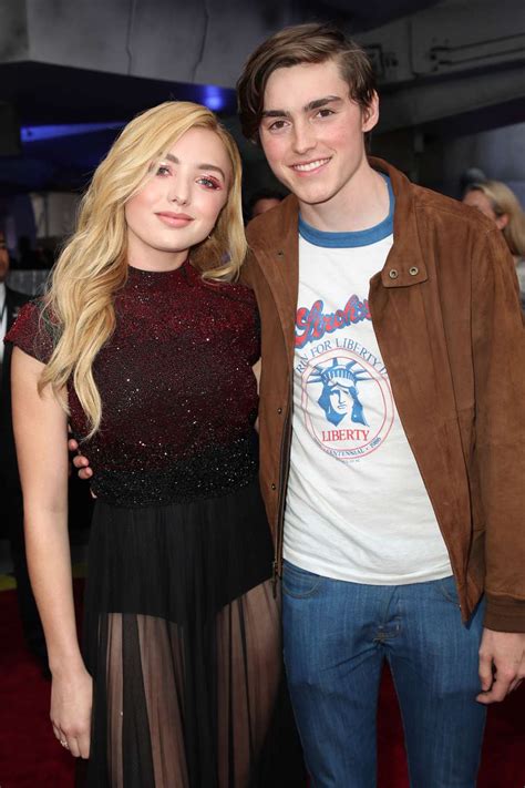 Familia De Peyton List Peyton List And Brother Spencer List Arrive At