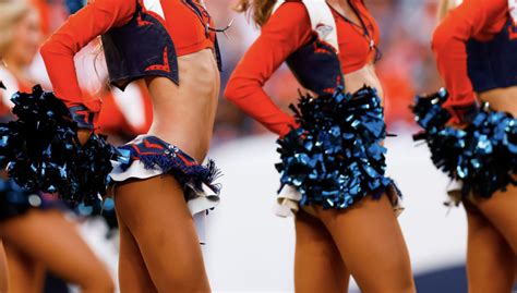 Look Nfl World Reacts To Cheerleaders Swimsuit Photo The Spun What