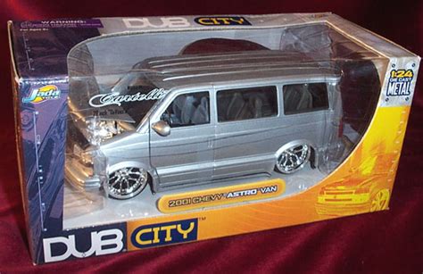 Chevy Astro Van Silver Dub City 124 Diecast Car Scale Model