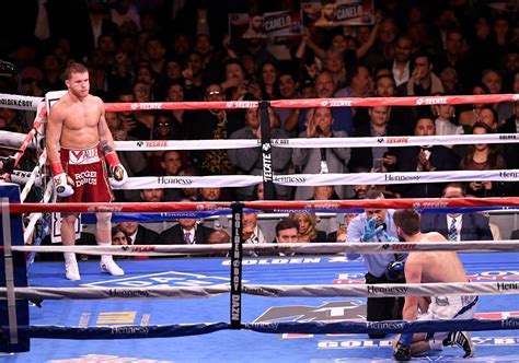 Saúl Canelo Álvarez liquidó a Rocky Fielding por nocaut e hizo