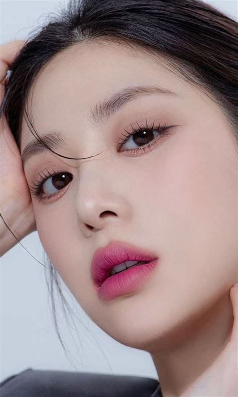 45 Korean Makeup Looks To Embrace The Winter Vibes Korean Makeup Look Korean Eye Makeup