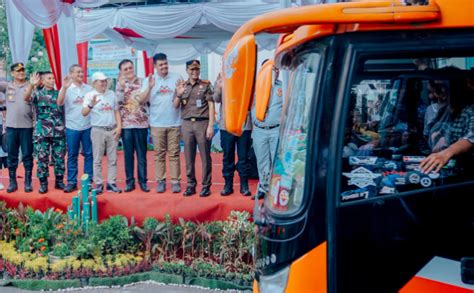 Mudik Gratis Bareng Pemko Medan Bobby Nasution Lepas Bus Dengan