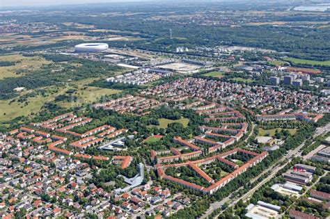 München von oben Wohngebiet der Mehrfamilienhaussiedlung am Carl Orff