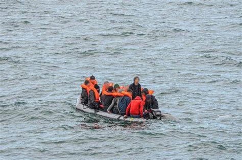 Travers Es De La Manche Migrants Secourus Dans Le D Troit Du Pas