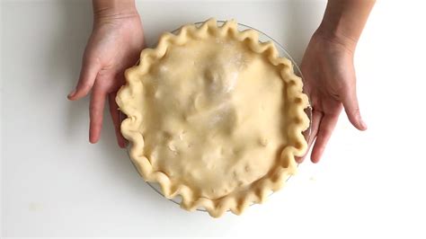 Watch Two Ways To Crimp Pie Crust Every Kitchen Technique You Ll Ever