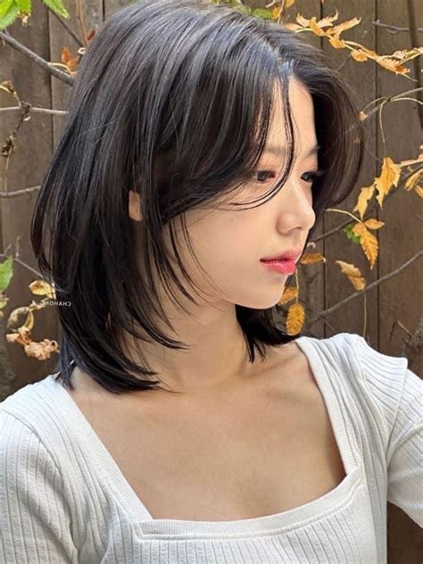 Layered Shoulder Length Hair With Curtain Bangs Short Hair Syles Short