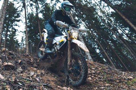 Motorrad Vergleich Husqvarna FE 350 2025 Vs KTM 350 EXC F 2025