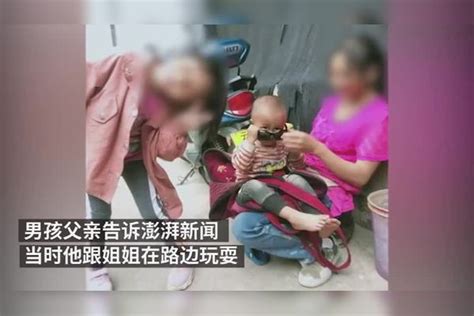 云南被抱走3岁男孩父亲发声：男孩姐姐哭着去抢弟弟被女子抽开