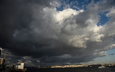 İstanbul Boğazı nı kara bulutlar kapladı Internet Haber