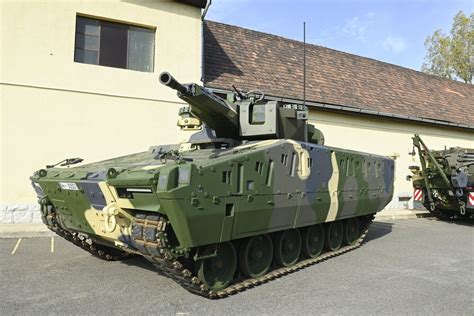 PHOTOS, VIDEO: Hungary's brand new infantry fighting vehicles are ...