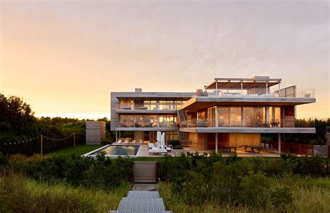 Terrazas Hacia El Mar Una Casa De Tres Plantas Con Visuales Increíbles