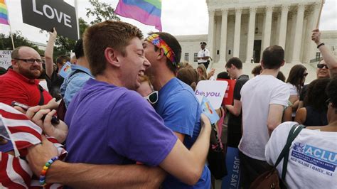 Suprema Corte dos EUA legaliza casamento gay em todo o país