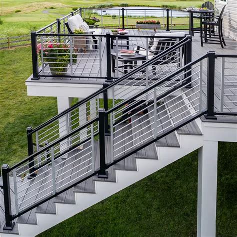 Trex Decking With Railing And Stairs