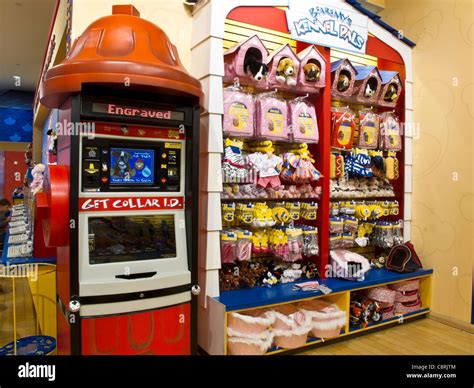 Build-A-Bear Workshop Interior, Fifth Avenue, NYC Stock Photo - Alamy