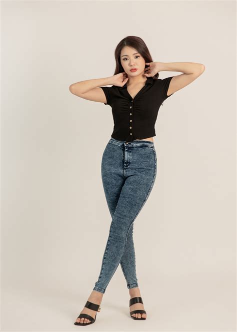 Bella Sorella Basic Top in Black • DREAMSCAPED