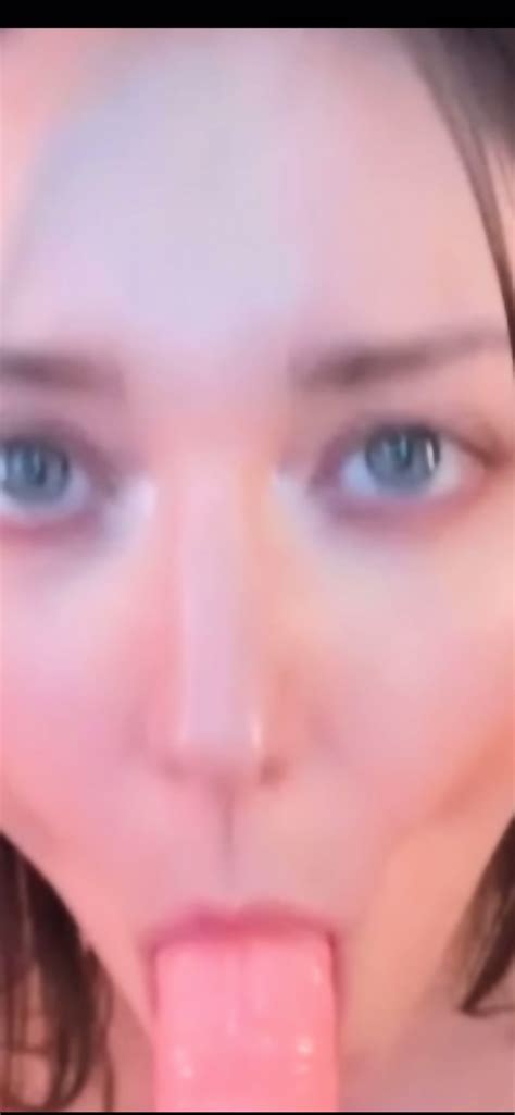 Uwuxo Webcam Dildo Blowjob