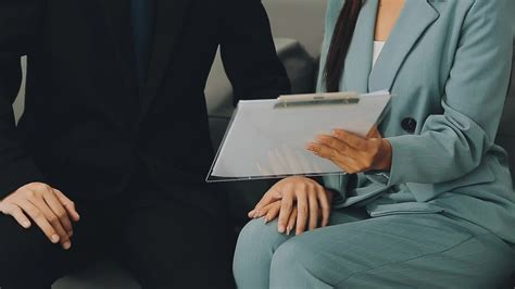 Lindo Jovem Mulher Ser V Tima Do Sexual Ass Dio S Ambiente De Trabalho C Pia De Espa O