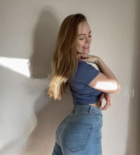 Cute Smile Cute Booty Rsexygirlsinjeans