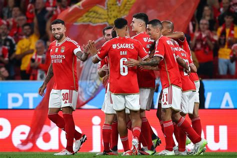 Benfica goleia Vitória SC no estádio da luz SIC Notícias verloop io