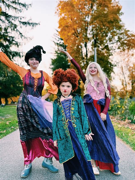 Hocus Pocus Costumes for the Family - The Soltrop Six