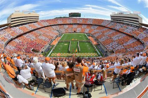 25 Best College Football Stadiums In The Country Yardbarker