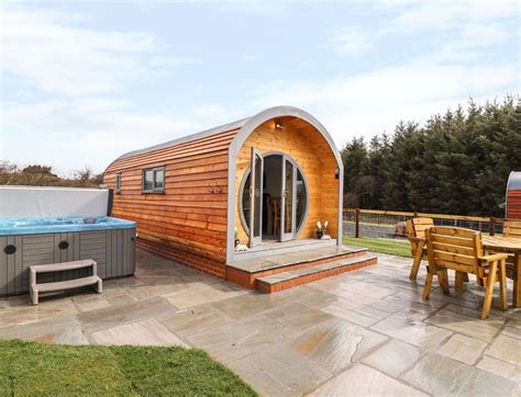 Holiday lodges with hot tubs in England, Scotland and Wales