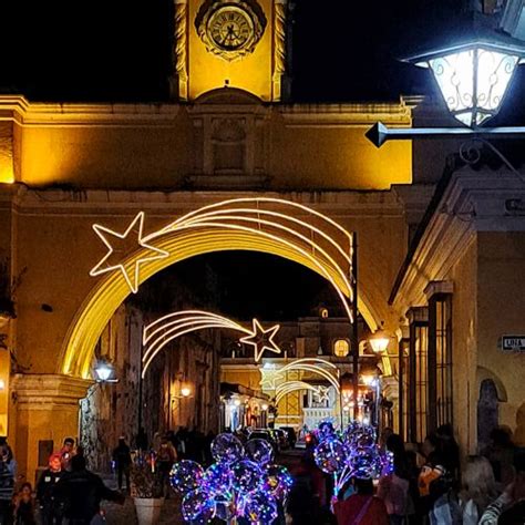 Así lucen los Monumentos de Antigua Guatemala de noche un recorrido