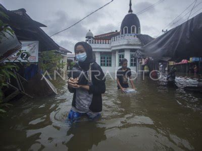 KALSEL TETAPKAN STATUS MENJADI TANGGAP DARURAT BANJIR ANTARA Foto