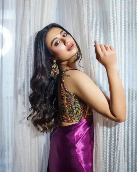 Swastika Dutta Latest Hot Pics And Photo In Saree