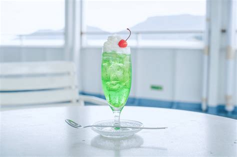 Tsunekawaクリームソーダ職人旅する喫茶の店主 On Twitter メロンクリームソーダと過ごす夏が待っている。みどりの日な