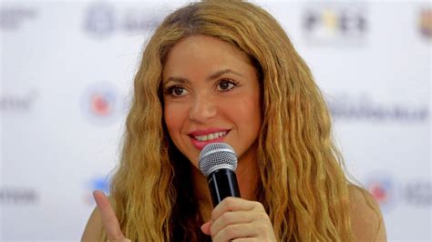 Shakira Es Acusada De Fraude De Millones De Euros Fiscal A De Espa A