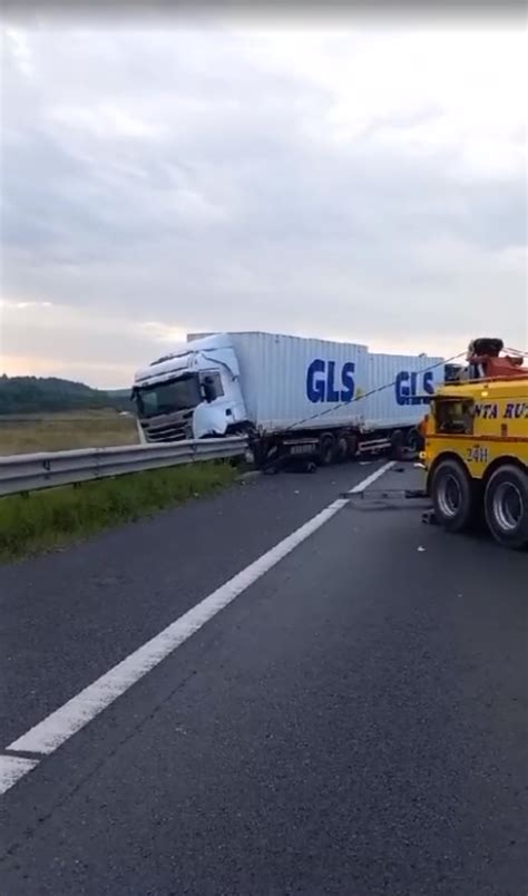 Accident Tragic Pe Autostrada A Dou Tir Uri De Transport Colete S Au